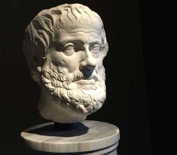 Aristoteles Byl filosof vrcholného období řecké filosofie, Nejvýznamnější žák Platonův a vychovatel Alexandra Makedonského.