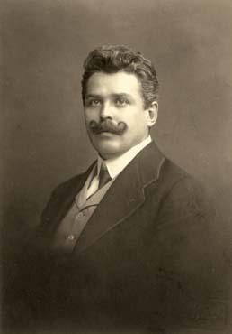 JAN JÁNSKÝ Narodil se 3. dubna 1873 v Praze a zemřel 8. září 1921 v Černošicích. Byl český sérolog, neurolog a psychiatr, objevitel krevních skupin.