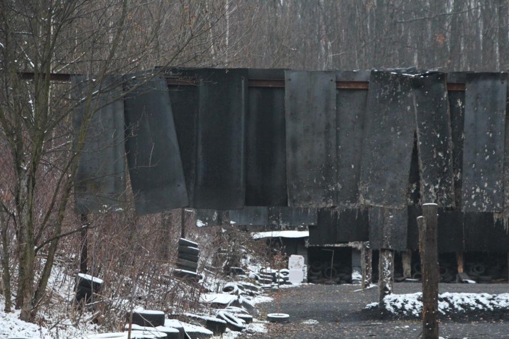 Obrázek č. 13: Boční pohled na nově navrhovanou záchytnou konstrukci Dále se navrhuje přidat novou záchytnou konstrukci do prostoru střelecké plochy a to v střelecké vzdálenosti patnáct metrů.