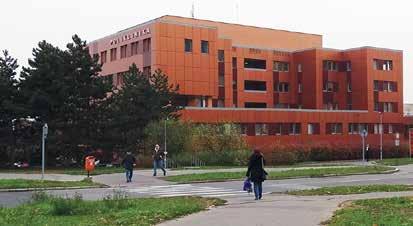 Po velice složitém a zdlouhavém povolovacím řízení, které trvalo přes dva roky, se konečně pacienti mohou těšit na kvalitnější přístup do objektu, zvýšení bezpečnosti i zpřehlednění dopravní situace,