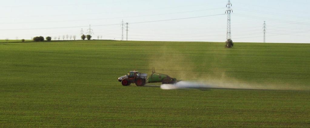 není třeba insekticidně ošetřovat. Pokud je konec podzimu teplotně nadprůměrný a srážkově podprůměrný, je nutné zvážit potřebu ošetření i později zasetých ozimů.