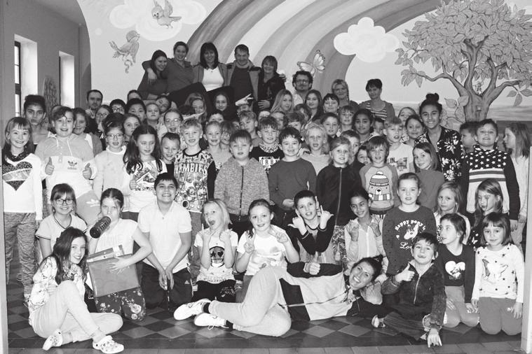 SKUTEČSKÉ NOVINY STRANA 5 ZPRÁVY ZŠ KOMENSKÉHO Již od roku 2003 jsou zaměstnanci a žáci naší školy zapojeni do projektu Diecézní katolické charity Hradec Králové Adopce na dálku.