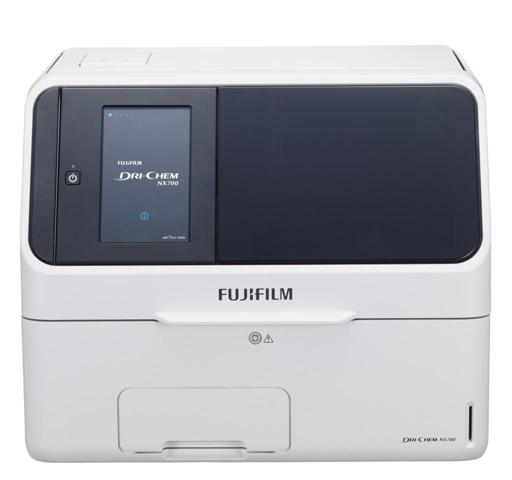 BIOCHEMICKÝ ANALYZÁTOR FUJIFILM NX700V Nový výkonný veterinární biochemický analyzátor NX500 jako jediný analyzátor na trhu ve třídě malých analyzátorů pracujících na bázi suché chemie umožňuje