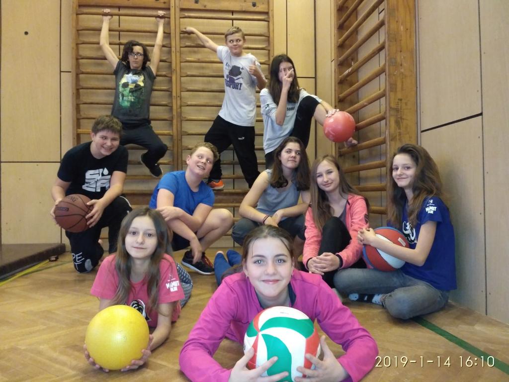 Touto cestou bychom chtěli našim nejlepším sokolíkům pogratulovat a předat dárkové poukazy za výbornou reprezentaci naší organizace, jsou to: DENISA BODLÁKOVÁ, MICHAELA KOVÁŘOVÁ, DANIEL FELNER, ESTER