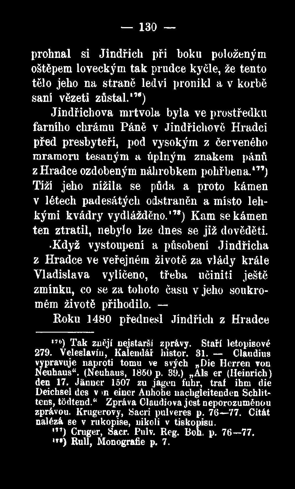 pohřbena.177) Tíží jeho nížila se půda a proto kámen v létech padesátých odstraněn a místo lehkými kvádry vydlážděno.'7*) Kam se kámen ten ztratil, nebylo lze dnes se již dověděti.