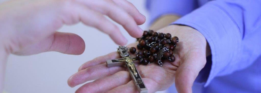 Domácí hospicová péče Domácí hospicová péče je zařízení Oblastní charity Žďár nad Sázavou určené pro osoby nevyléčitelně nemocné, umírající a jejich blízké.