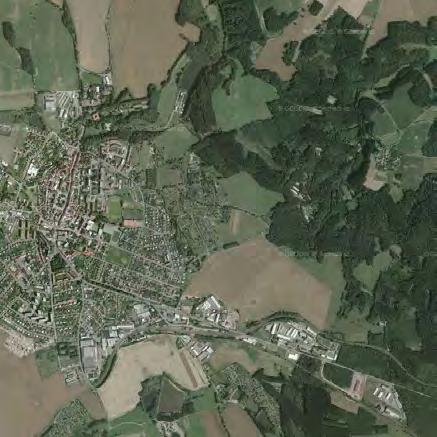 (a) segmentovaný obraz (b)
