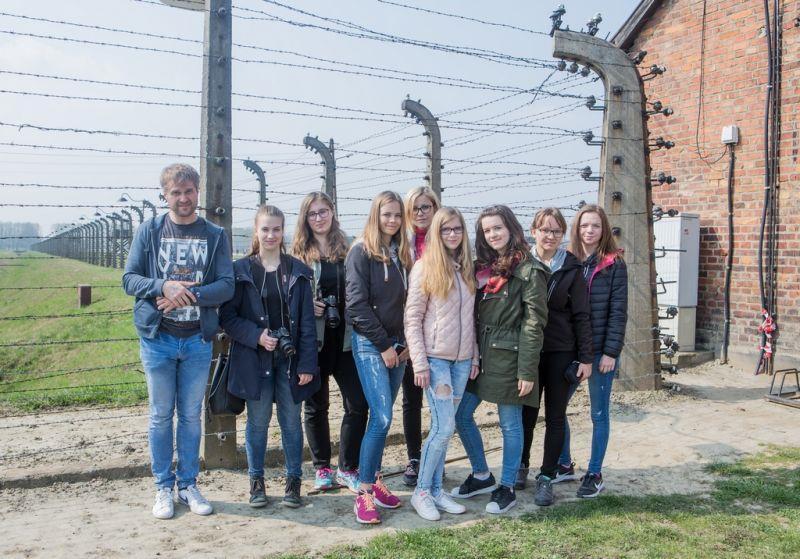 není třeba dodávat. Vždyť zakrátko po historických dobrotách zbyly jen drobky.