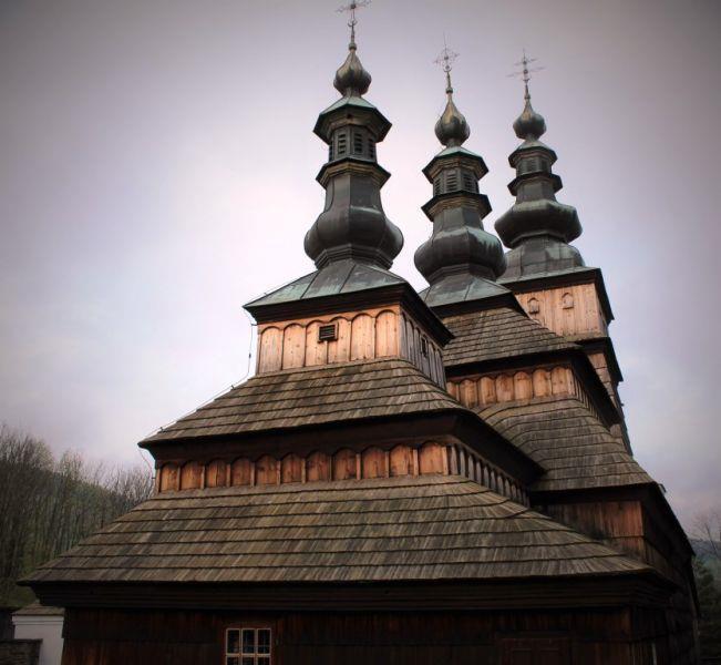 g) Lída Baarová na našem gymnáziu aneb beseda se Stanislavem Motlem Školní aula je napěchovaná k prasknutí, všechny židličky jsou obsazené a místností se ozývá veselý šum lidských hlasů.