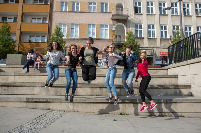 i) Dějiny 2.poloviny 20.století netradičně (kvarta 22.6.