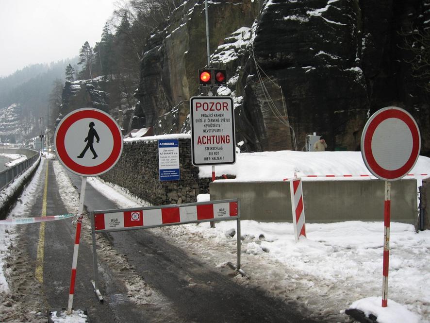 Obrázok 2 Uzavírka silnice I62 Děčín-Hřensko V těchto případech, kdy nastane incident spojení s jakoukoliv technickou poruchou, je nutné rozhodnout, jaký postoj bude k situaci zaujat.