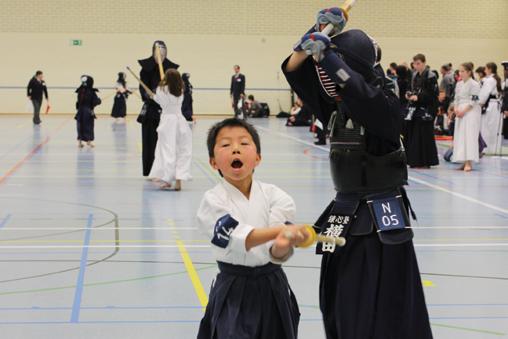 ZVEME VÁS KO JIKA KENDO CUP 2016 Předběžný program Čtvrtek: odjezd v odpoledních hodinách z HK, zastávky po trase by byly možné, např.