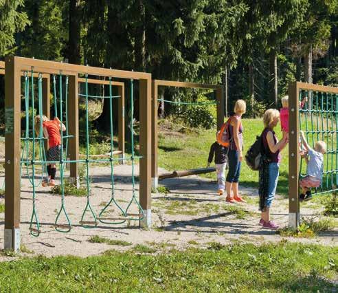 domeček, zároveň došlo k úpravě parku u informačního