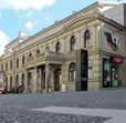 Restaurace Eska Kavárna Starbucks Restaurace Peter s Burger Pub Dojezdové vzdálenosti 5 Florenc 11 Palác Flóra 12 Hlavní nádraží 14 Václavské náměstí 4 LOKALITA
