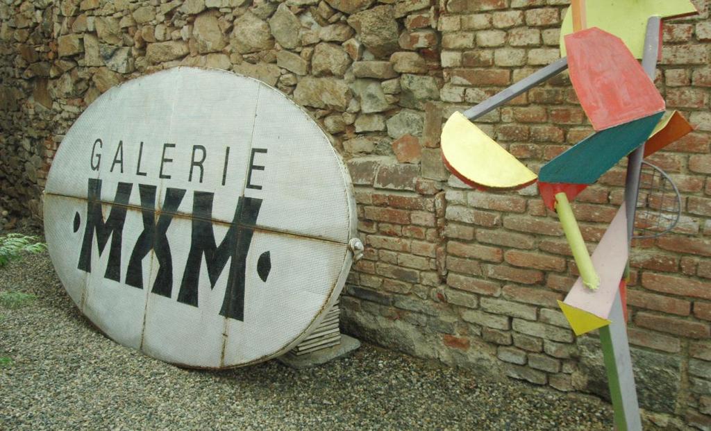 Jednotliví sochaři reagovali na prostor expozice buď již přímo tvorbou svého díla (Zdeněk Hůla: