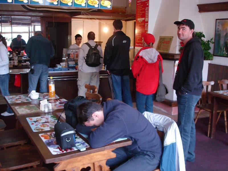 V bistru Bambus, kde Kojan zahájil