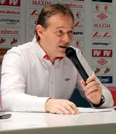 rozhovor SPORTOVNÍ ŘEDITEL MIROSLAV DRŽMÍŠEK VYHLÍŽÍ NOVOU SEZONU S OPTIMISMEM Do nového ročníku Gambrinus ligy vstupuje Slavia takřka s obdobným kádrem, se kterým završila uplynulou sezonu.