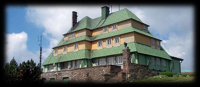 Horách a podle Olešenky přes Rzy, Rokoli, Doly, Peklo a podle Metuje přes Bražec do Náchoda na nádraží.