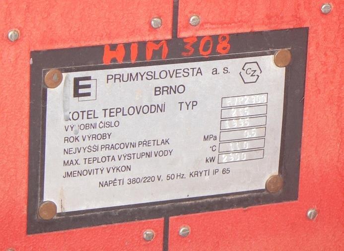 Obrázek 3 - štítek jednoho z kotlů s výrobním číslem 215 Kotle jsou opatřeny vířivými plynovými hořáky fy.