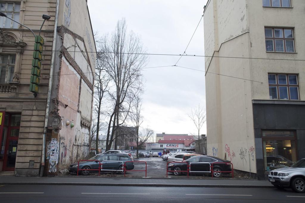 další funkci pro nemovitost nebo nemají peníze na její rekonstrukci - s minimální investicí mohou majitelé nemovitostí poskytnout prostor uživateli na omezenou dobu - uživatel budovu udržuje a
