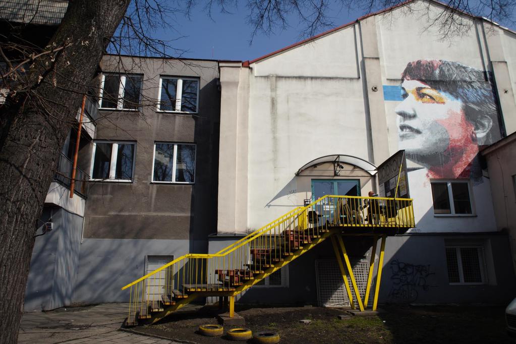 Krátká historie organizace Kulturní centrum Cooltour vzniklo v roce 2011 jako reakce na neexistující platformu současného umění, která by v Ostravě prezentovala nové formy současného umění u nás i v