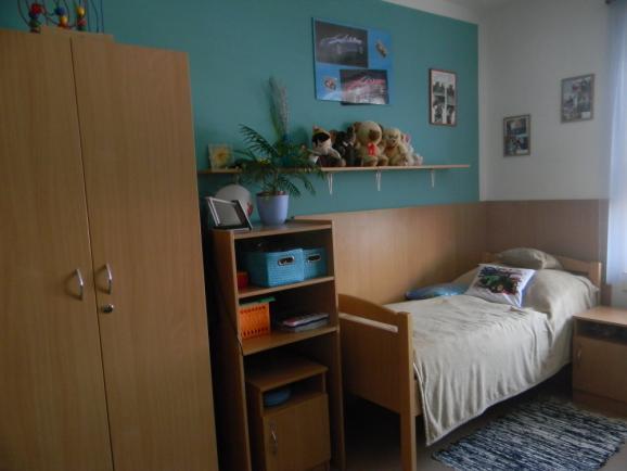 CHB Chráněné bydlení je poskytováno v bytě v bytovém domě v běžné zástavbě ve městě Velké Opatovice.