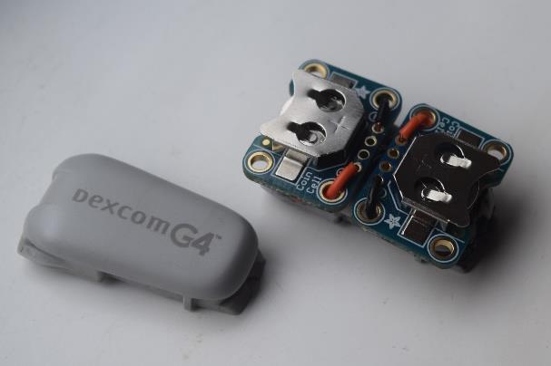 Dexcom G4 Aktuálně nejrozšířenější model Dexomu Transmitter Zalitý v plastu, obsahuje 2 knoflíkové baterie Možnost repase Cena cca 10tis.