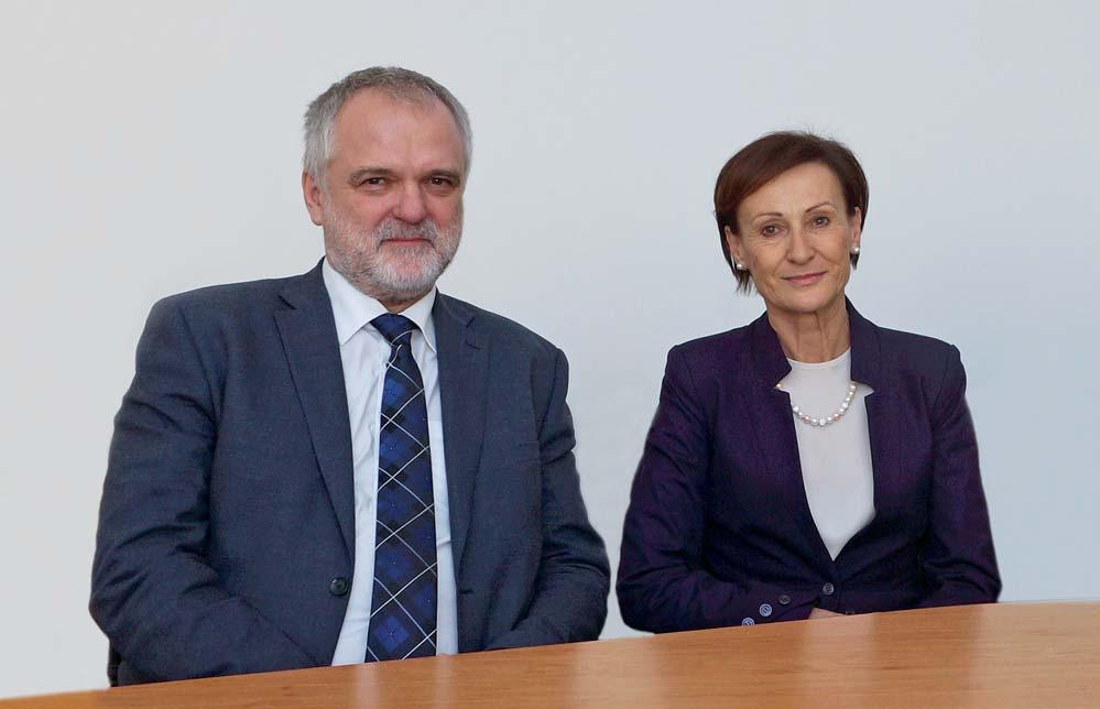 ročník 65/07, 09, číslo Večeře, K.: 00. výročí vzniku Československa je příležitostí... mu a produkty a služby, které jsou jejich výsledkem, prošly podobným vývojem jako katastr nemovitostí.