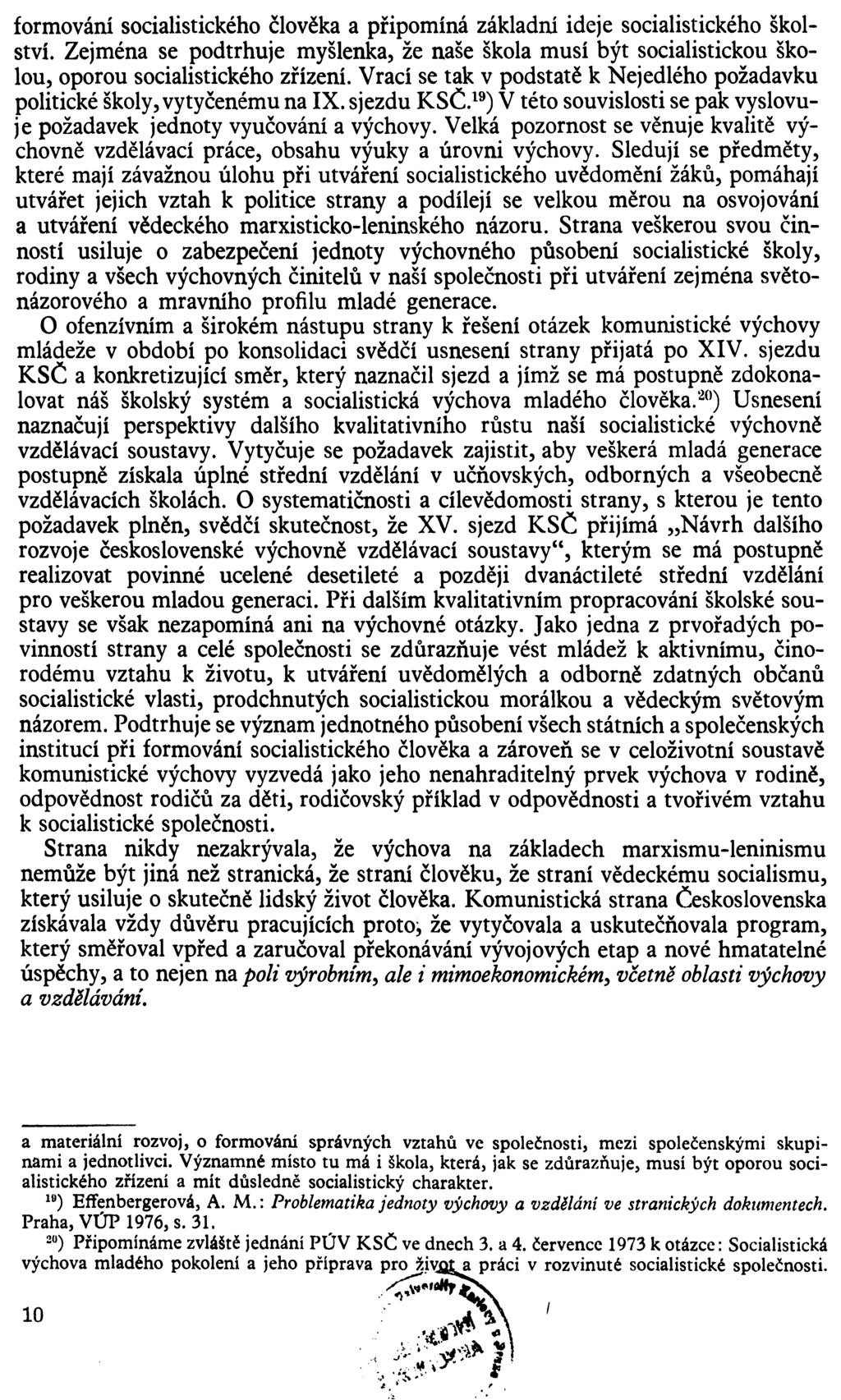 formovaní socialistického člověka a připomíná základní ideje socialistického školství. Zejména se podtrhuje myšlenka, že naše škola musí být socialistickou školou, oporou socialistického zřízení.