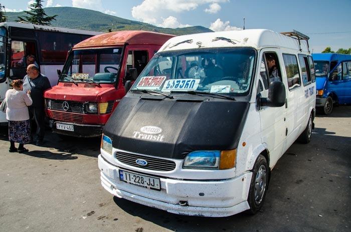Kutaisi stojí zhruba 90 Kč. Marshrutka nejběžnější způsob dopravy po Gruzii Vlaky Pokud si budete chtít odpočinout od zběsilých řidičů, může být vlak dobrou volbou.