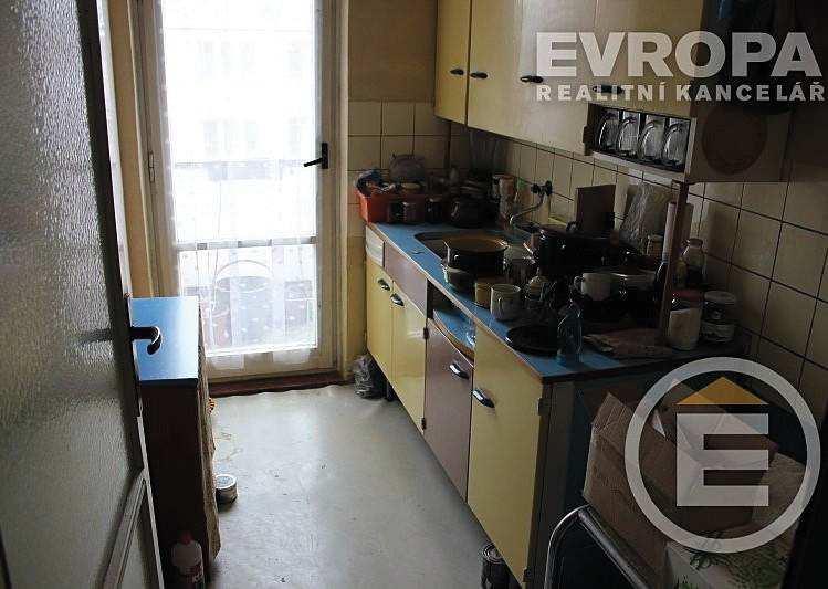 Záznam o prodeji srovnávané nemovitosti č. 4 1. Identifikace Prodej, Byt, 56 m 2, Sídliště míru, Nové Celková cena: 750.000 Kč Adresa: Sídliště míru, Nové Hrady, okres České 2.