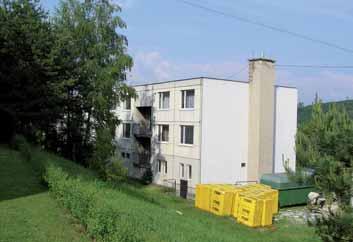 TÉMA TOPIC 2a 2c 2b 2d Obr. 1 První panelový dům v Brně, Fišova: a) montáž cca 1960, b) dnešní stav domu Fig.