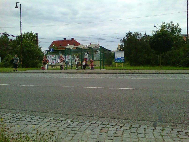 Spoje PARDUBICE - HOLICE V současné době (9/2018) je na této trase cca 6 garantovaných bezbariérových spojů denně viz IDOS.