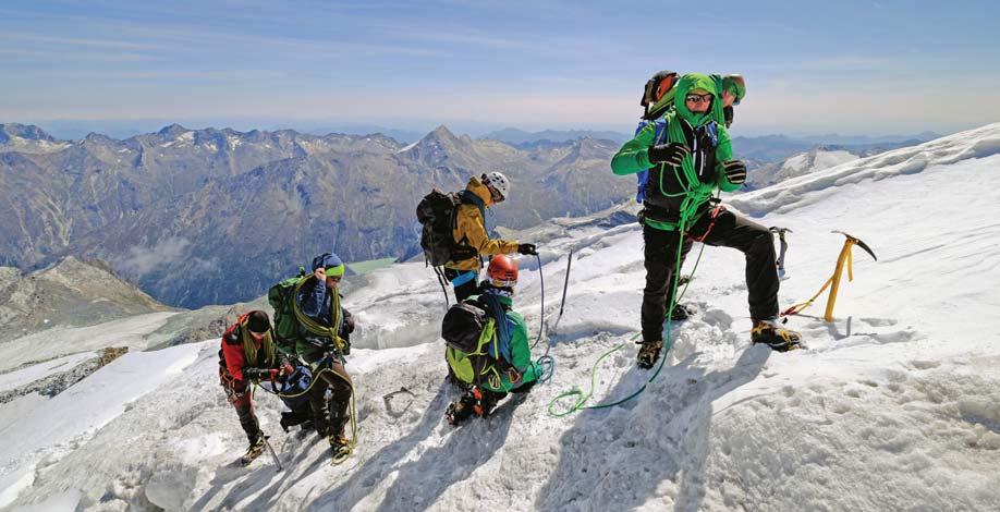 Masiv Breithornu, který je také nazýván švýcarským Broad Peakem, má hned několik vrcholů, z nichž nejvyšší je Breithorn (4164 m).