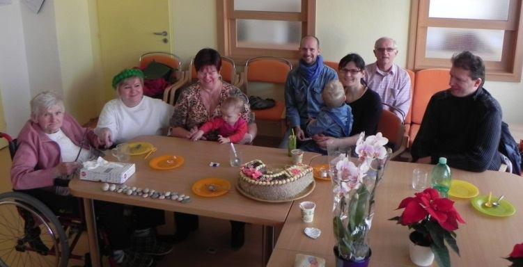 U nás pak přesně, jak vypráví pověst, rozdávají Barborky dvě dívky (nezbedné terapeutky) oblečené do bílých šatů a na hlavě