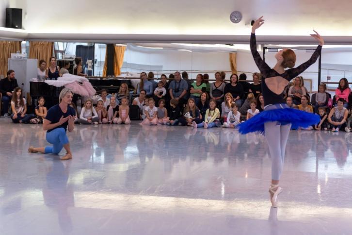 Baletní dílna Počítejte s baletem Kolik tanečníků je potřeba na pas de quatre?