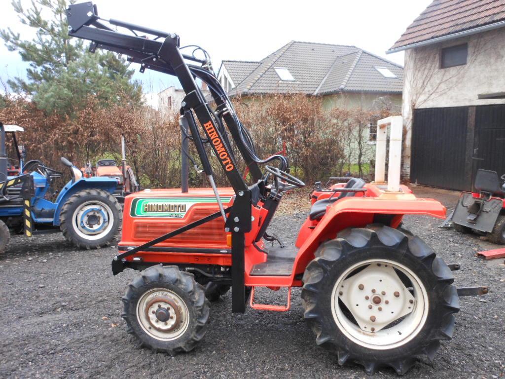 Hinomoto N 239, 249 Dále uvedený návod se