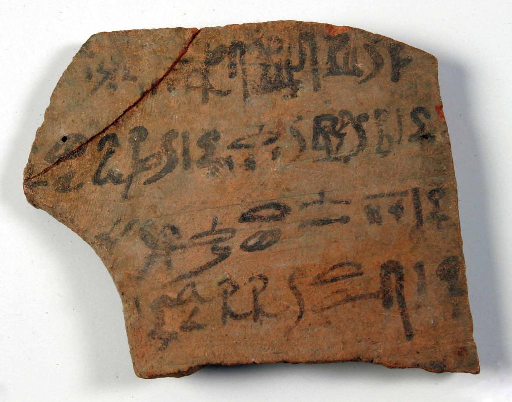 Obr. 7. Anonym, Hieratické ostrakon s částí Amenemhetova naučení, 20. dynastie (zřejmě vláda Ramesse III., cca 1185 1153 př. n. l.
