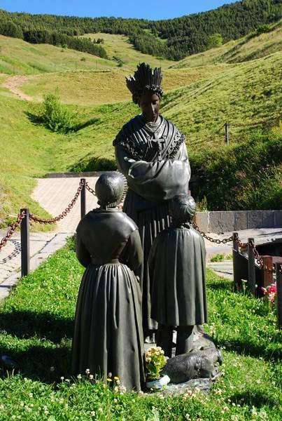 .." A pokračovala dále: "A quéou qua dé bla..." "Kdo má obilí, ať ho ani nerozsévá. Všechno, co zasejete, sežerou červi, a vzejdou-li z něho nějaké klasy, při mlácení se rozpadnou v prach.