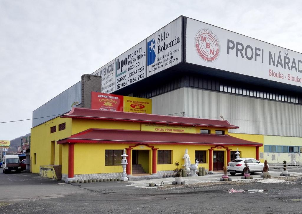 Pre-print verze článku. Prosíme citovat jako: PŘIDALOVÁ, I., KLSÁK, A. (2019): Cizinci v našem sousedství: důvod k obavám? Geografické rozhledy, 28, 3, 34-37.