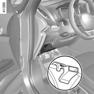 POJISTKY (1/2) A Pojistky rozeznáte podle štítku s přiřazením pojistek, který je v odkládacím prostoru A.