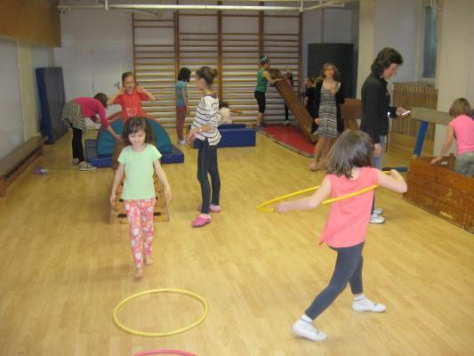 Sportovní program se vydařil! Nejdříve si kluci s chutí zahráli fotbal s kluky z 5.