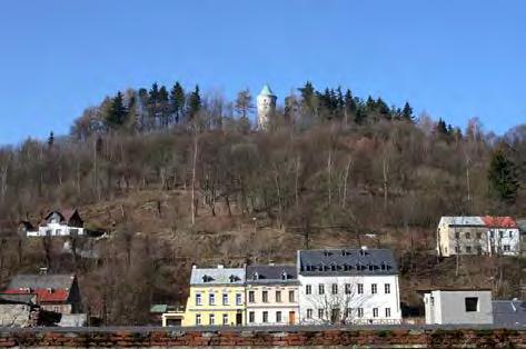 2. Šlikův zámek (Freudenstein), postavený r. 1517 hrabaty Šliky, vyhořel za třicetileté války neopatrností vlastní císařské posádky (1634).