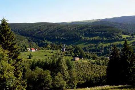 Prachárna, sloužila svého času za sklad střeliva pro důlní účely. Zámek, většinově tvrdošíjně nazývaný hrad, byl už r. 1525 dobyt horníky při velkém hornickém povstání. Od r.
