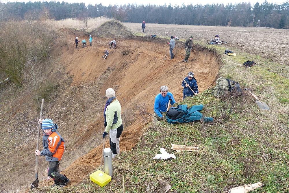Ralsko. Vyčištění pramene a lesní tůně v Končinách.