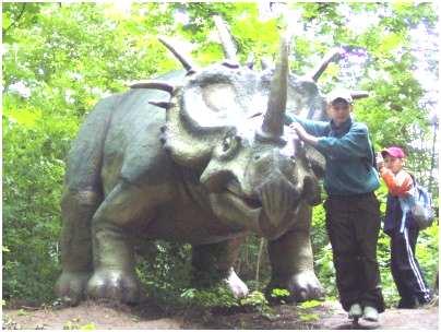 Tak to byl náš povedený výlet. Lenka a Adéla, 8.B Dinopark Vyškov Na konci května navštívila třída 6.B a 7.