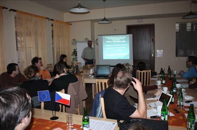 Blok odborných přednášek pořádaný v rámci projektu Modulární systém dalšího vzdělávání pedagogických pracovníků JmK v přírodních vědách a informatice umožnil středoškolským učitelům seznámit se s