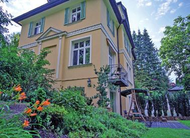 století, nábytek na míru a mnoho dalšího. UP 447 m², pozemek 960 m² Třída G 1.340.