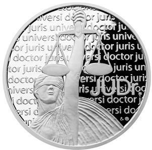 14) Dárky z drahých kovů (stříbro) Stříbrná titulární medaile JUDr. s věnováním 42 g Doktor práv, tedy JUDr.