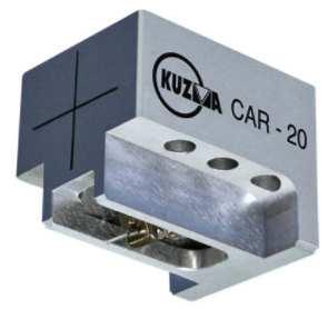Zapojení ramene je provedeno od přenosky až po RCA konektory pomocí jednoho kusu kabeláže.